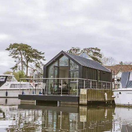 Water Cabin With Water Sports Equipment And Bikes, Bath บริสตอล ภายนอก รูปภาพ
