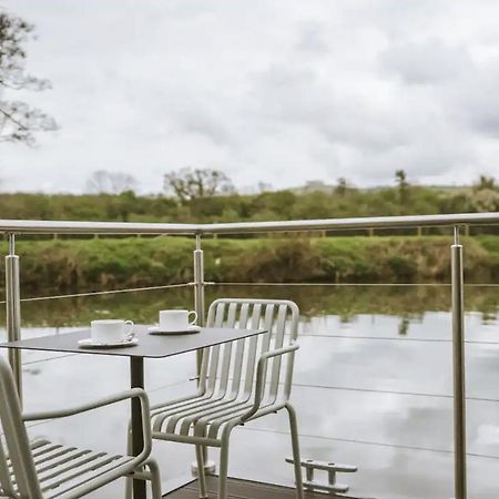 Water Cabin With Water Sports Equipment And Bikes, Bath บริสตอล ภายนอก รูปภาพ